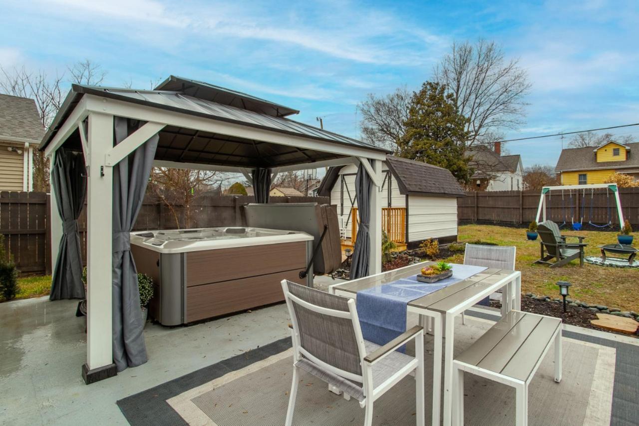 Blue Valley Inn - Hot Tub & Spacious Play Area! ノックスビル エクステリア 写真